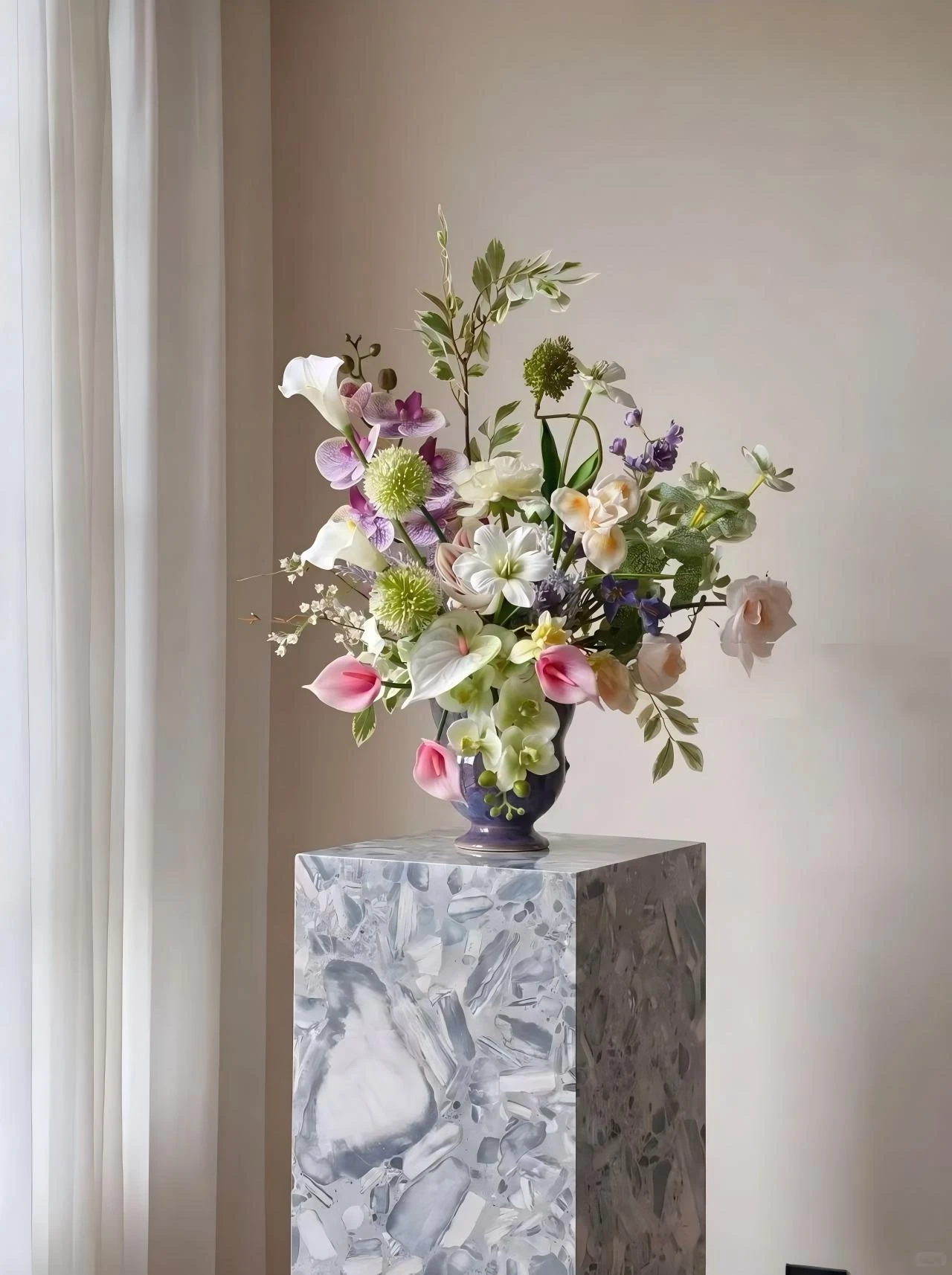 cocada-blue-quartzite-stone-pedestal-interiorjpg cocada-blue-quartzite-stone-pedestal-interiorjpg